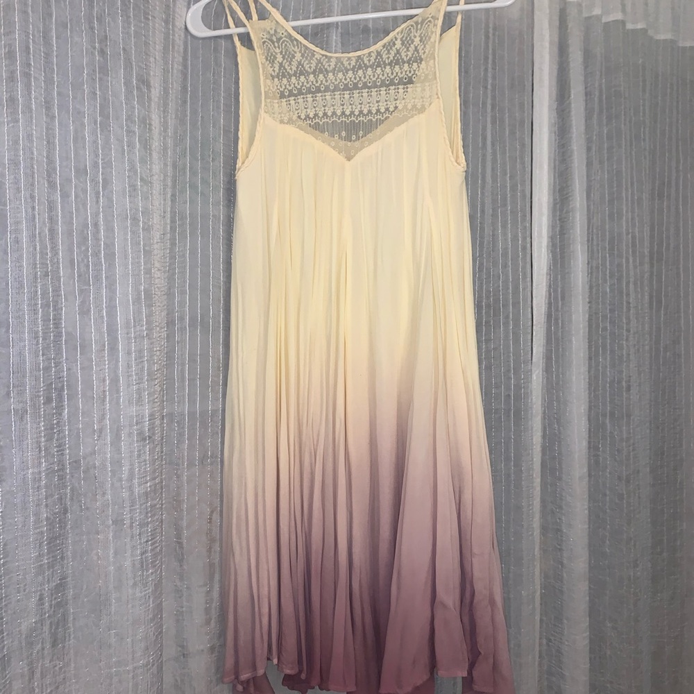 stunning flowy boho dress w lace